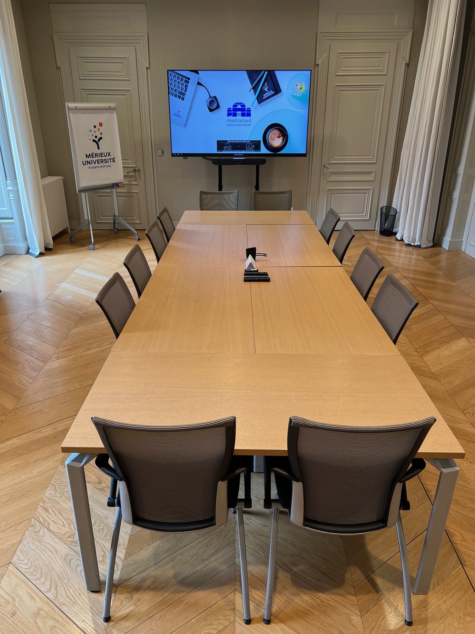 Salle Laos - Montcelard