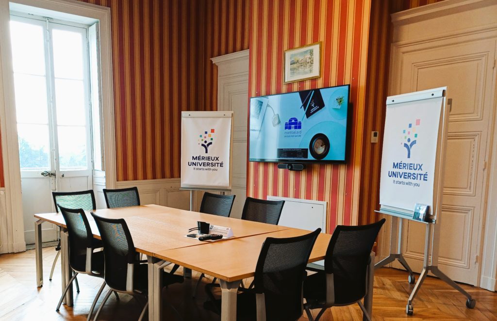 Salle Myanmar - Montcelard