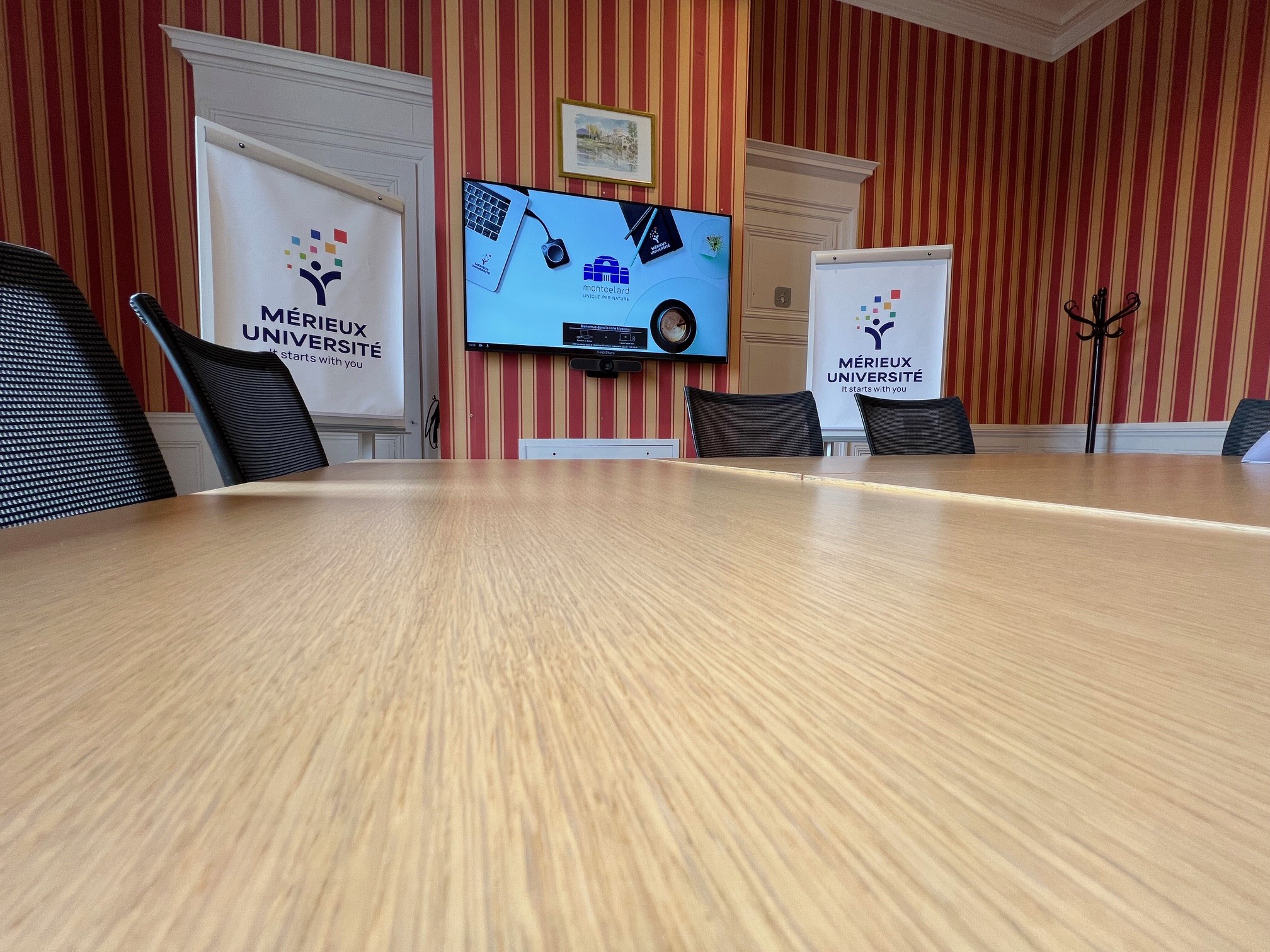 Salle Myanmar - Montcelard