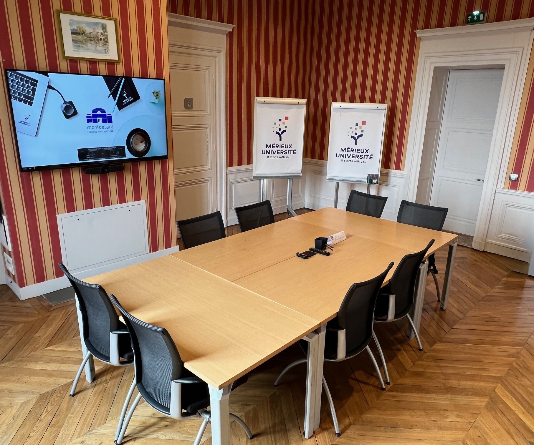 Salle Myanmar - Montcelard