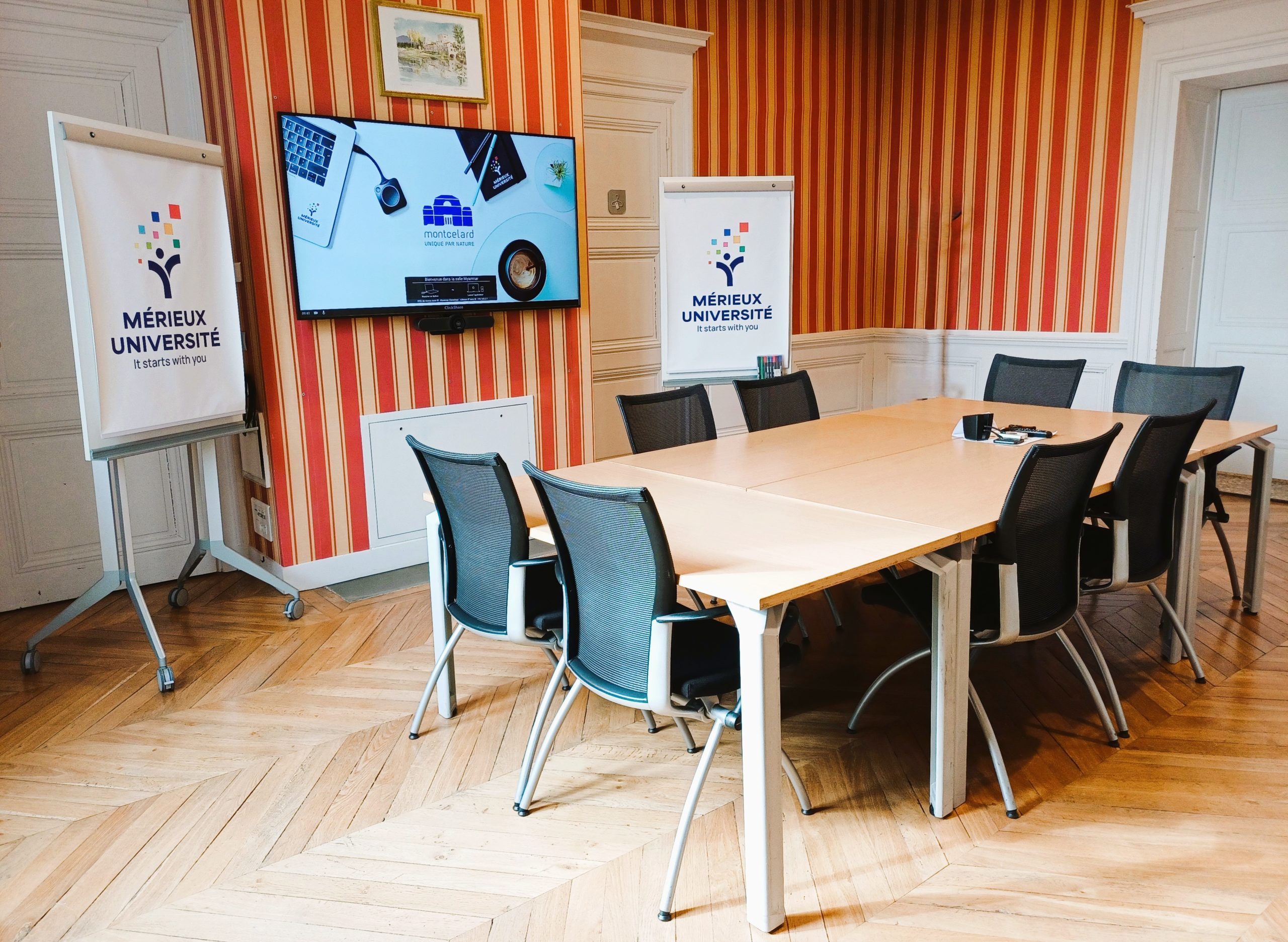 Salle Myanmar - Montcelard